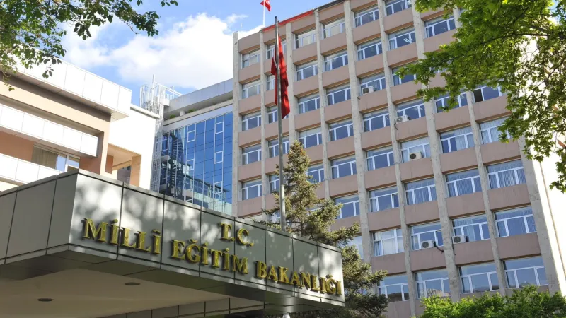 MEB'den izinsiz okullara devam eden öğrencilere yakın takip